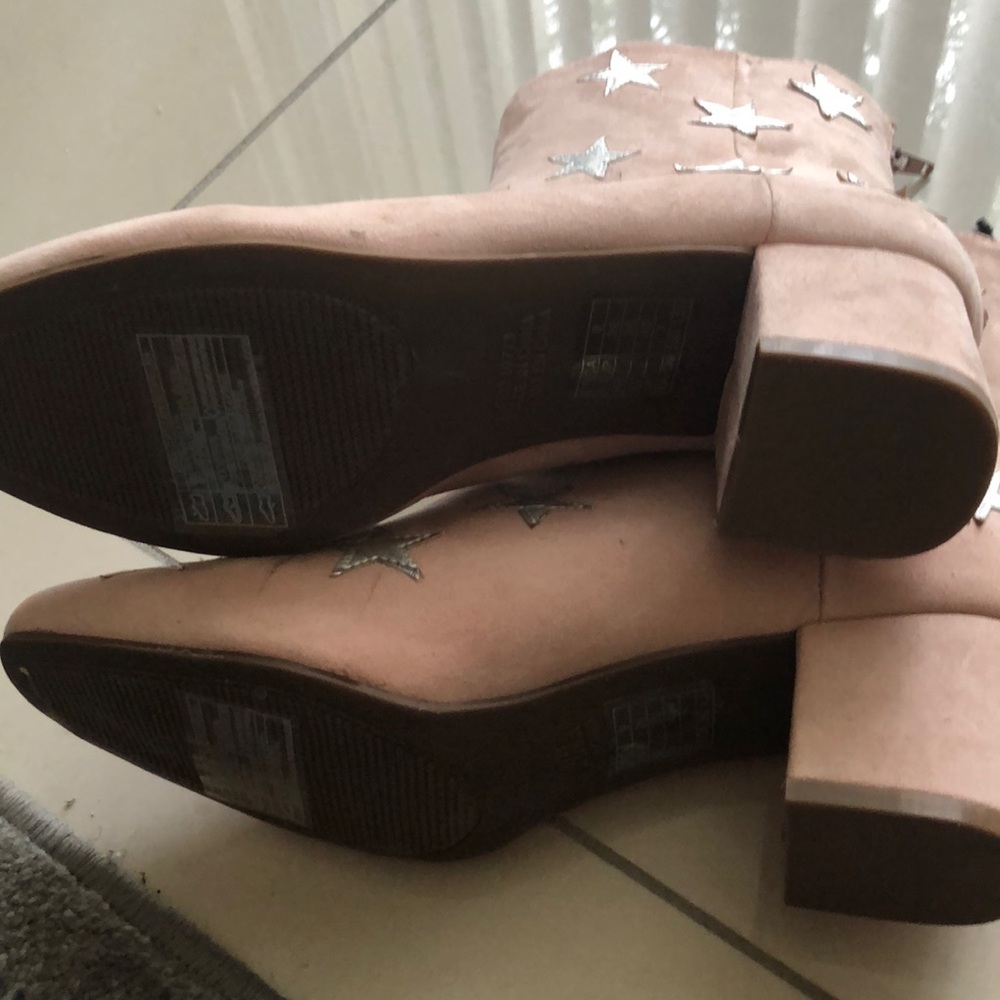 Shoe - Picture 3 of 3